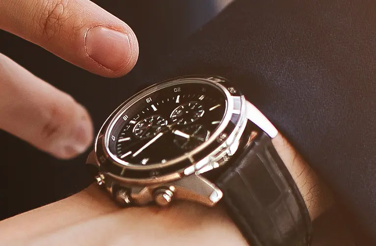 “The Ultimate Guide to Luxury Watches: Brands, Features, and Investment Tips”